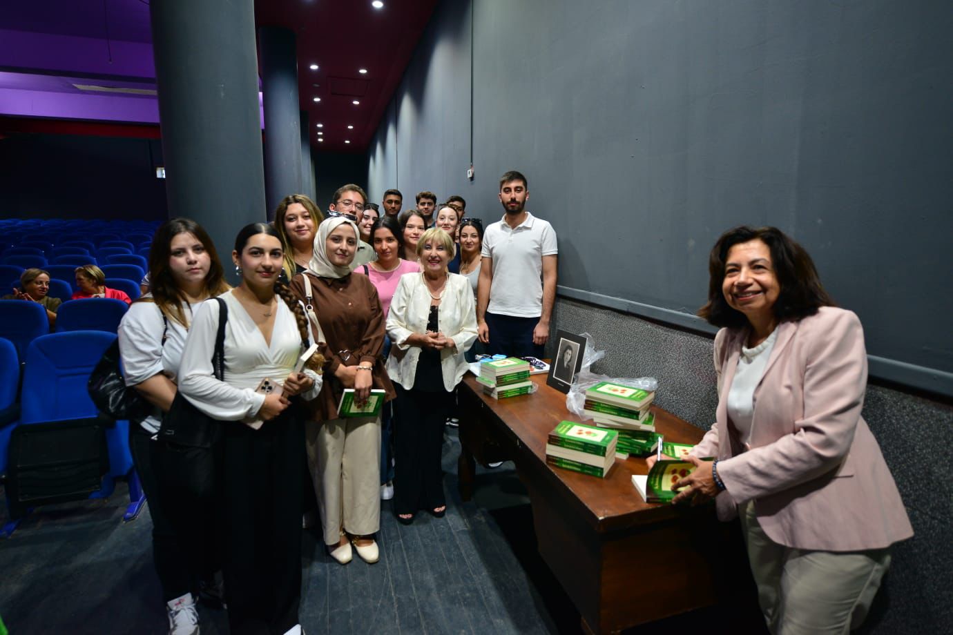 Neclâ Salih Suphi anısına şiir söyleşisi ve kitap tanıtımı yapıldı