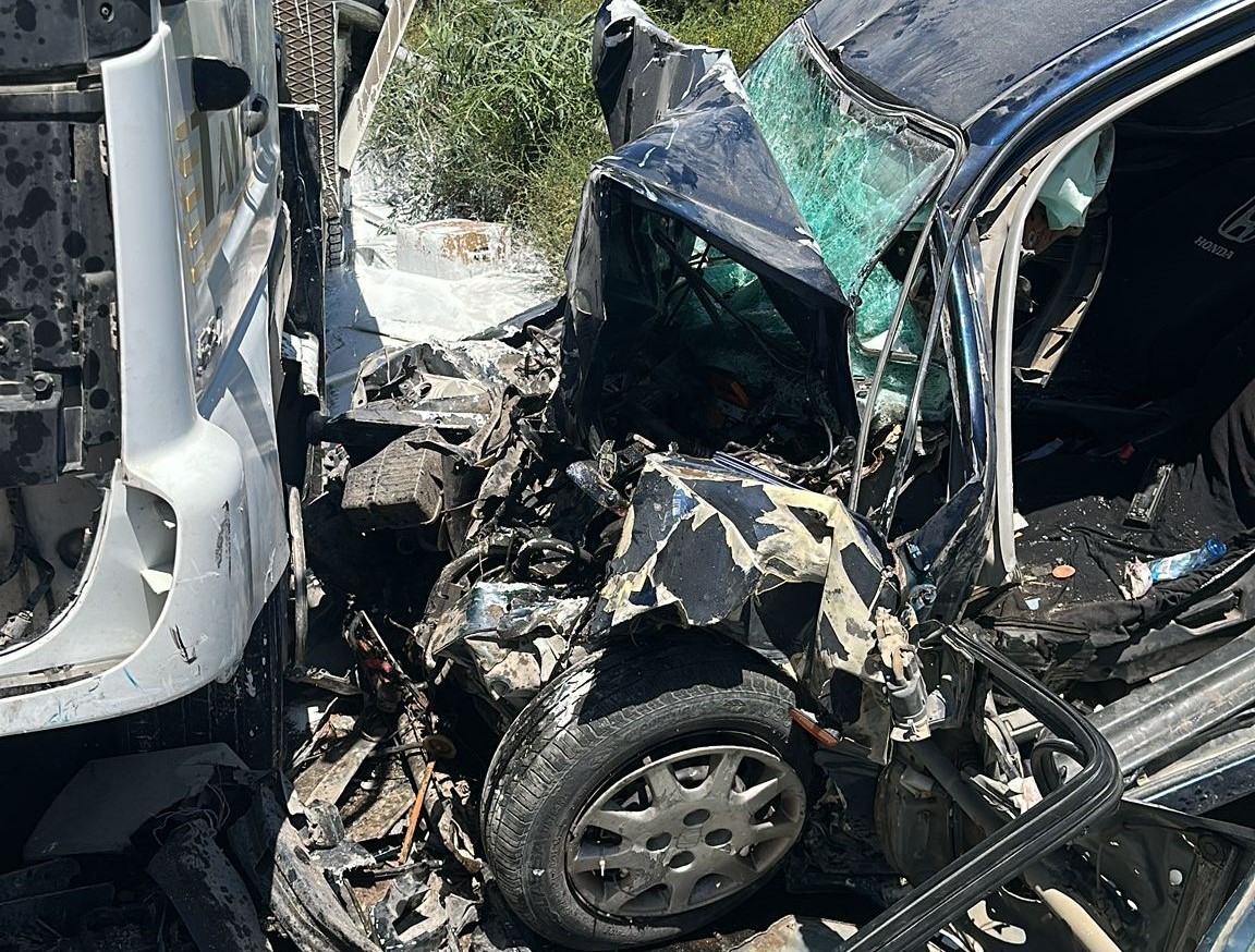 Girne – Degirmenlik yolunda kaza: Araç ve kamyon çarpıştı