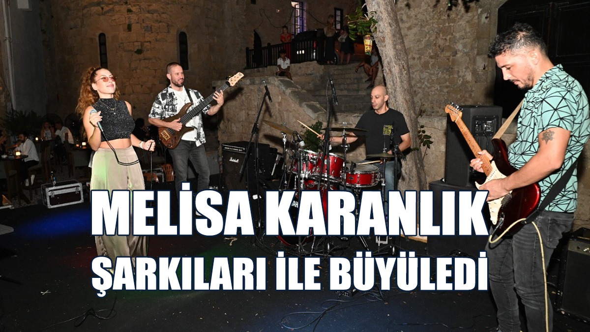 Melisa Karanlık Şarkıları İle Büyüledi