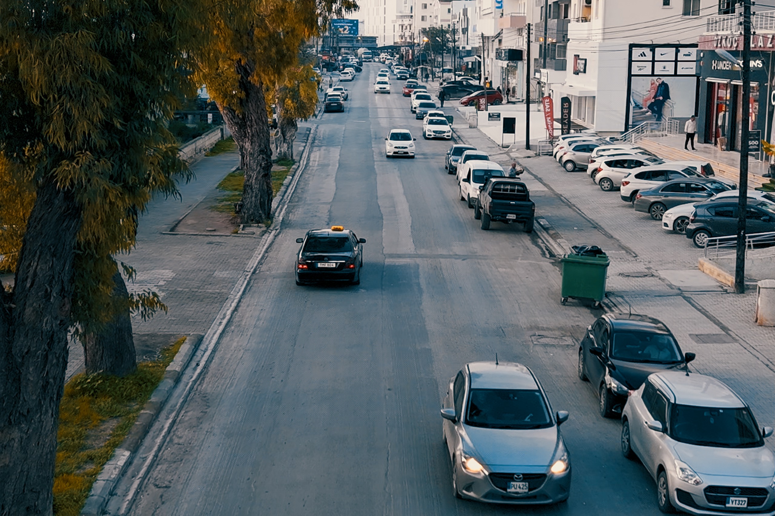 Salamis yolunda kaldırım, drenaj ve asfaltlama çalışması
