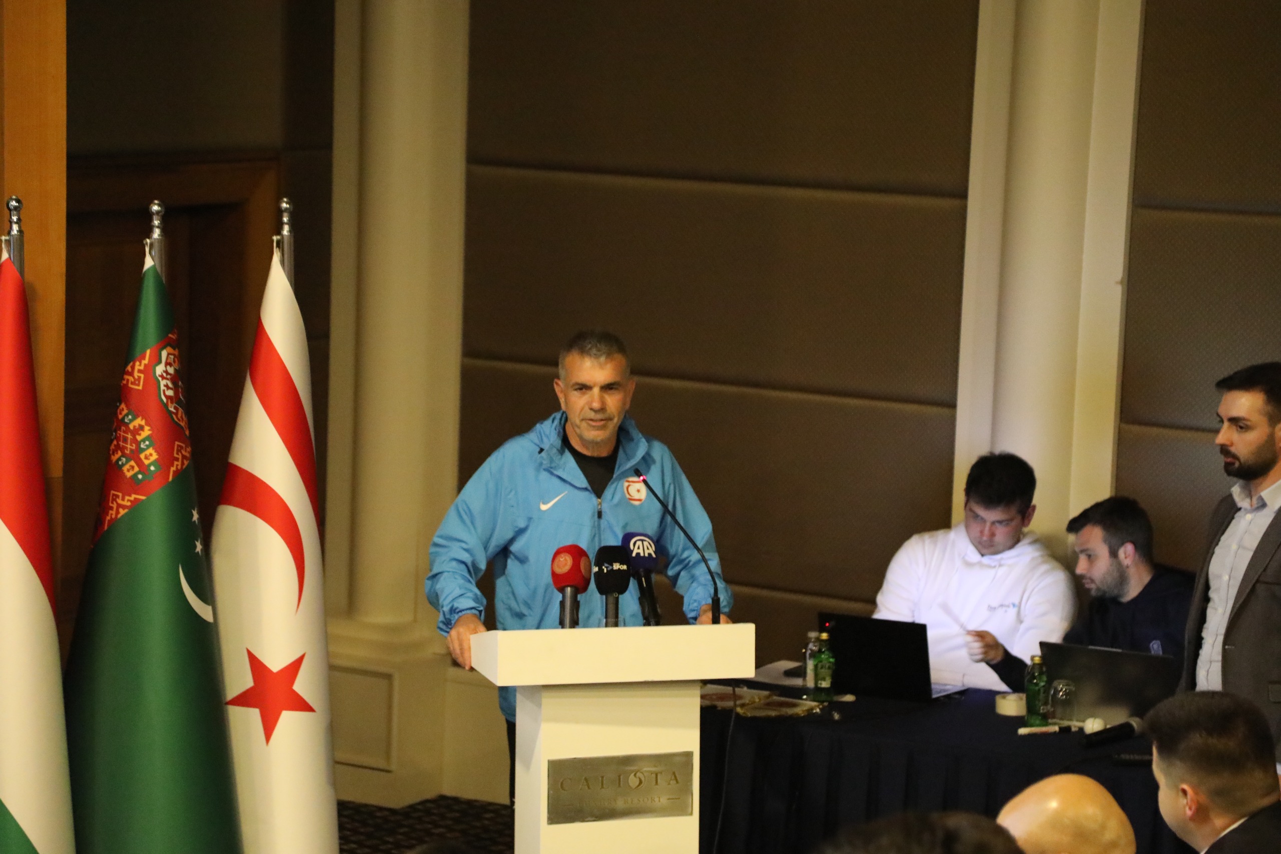 Cumhuriyet Meclisi futbol takımı Antalya’da...