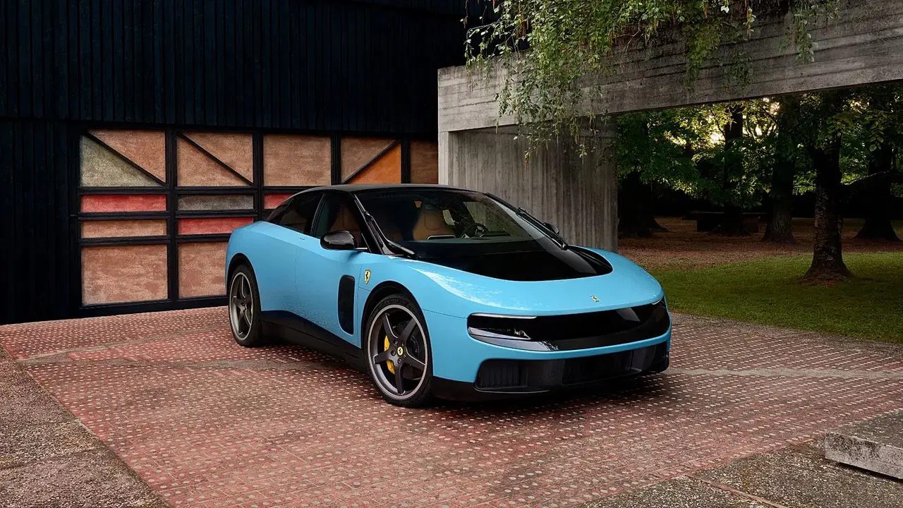 Ferrari’nin ilk elektrikli otomobili rekor fiyata satıldı