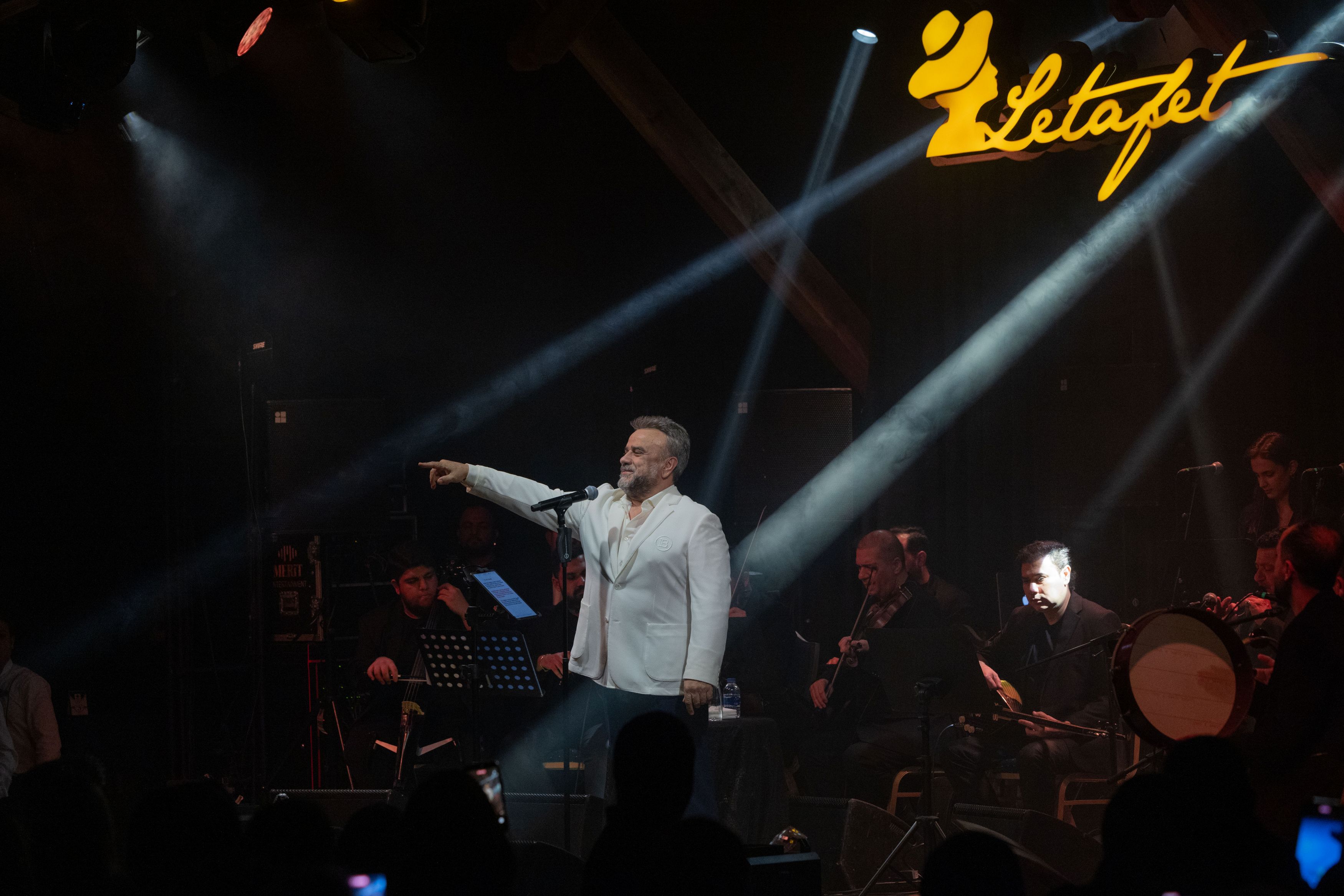 Bülent Serttaş’tan cumartesi gecesine damga vuran Letafet eğlencesi