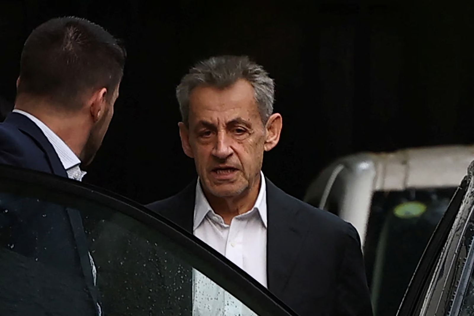 Eski Fransa Cumhurbaşkanı Sarkozy bugün hapse girecek