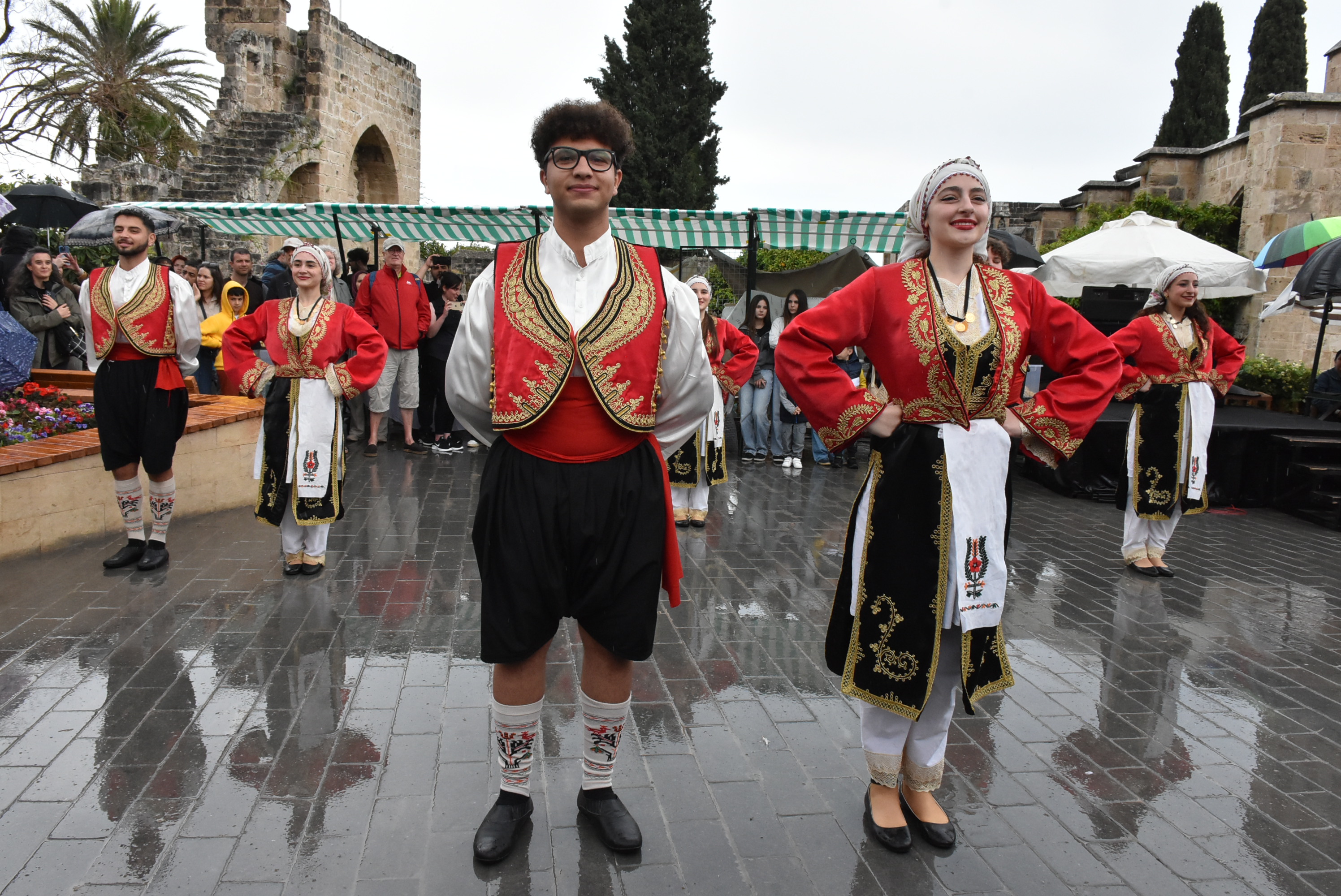 Bellapais'te İpek Koza coşkusu devam ediyor…