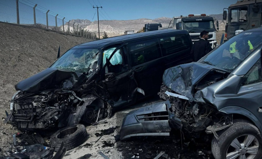 Dağ yolunda büyük kaza: 4 kişi yaralandı