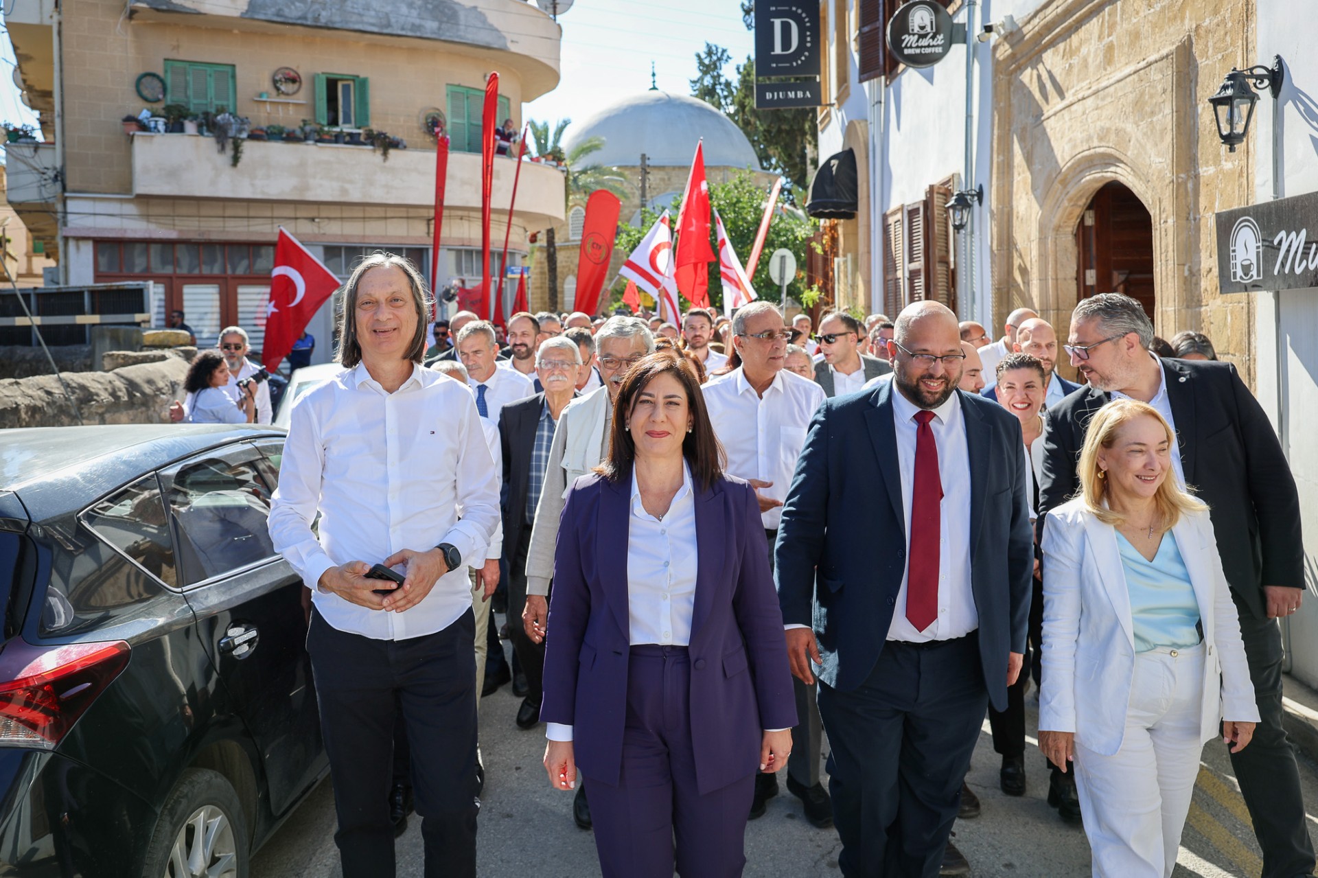 CTP, yüzlerce kişinin katıldığı yürüyüşle adaylık başvurusunu yaptı