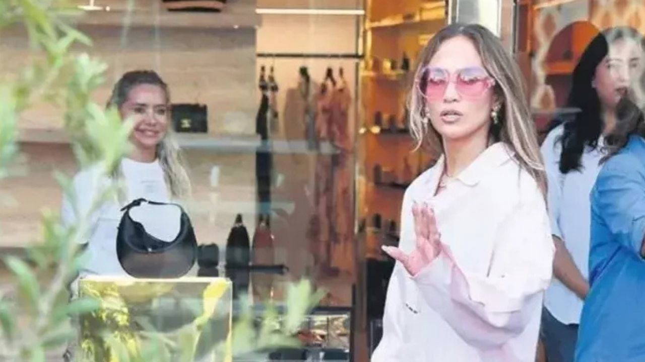 Jennifer Lopez İstanbul'da mağazaya alınmadı