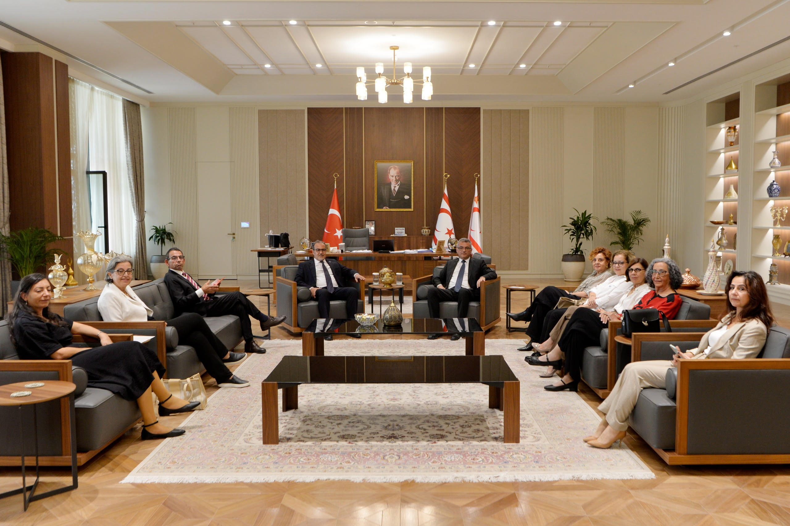 Erhürman, Kemal Saraçoğlu Lösemili Çocuklar ve Kanserle Savaş Vakfı’nı kabul etti