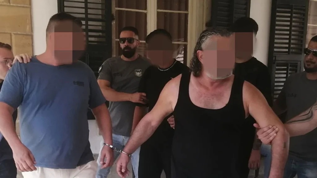 Bir iş insanını vurmak için adaya geldikleri iddia edildi