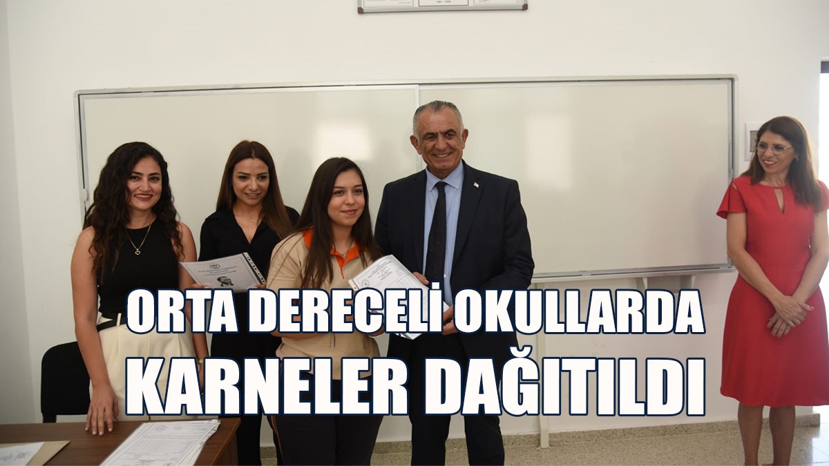 Orta Dereceli Okullarda Karneler Dağıtıldı...