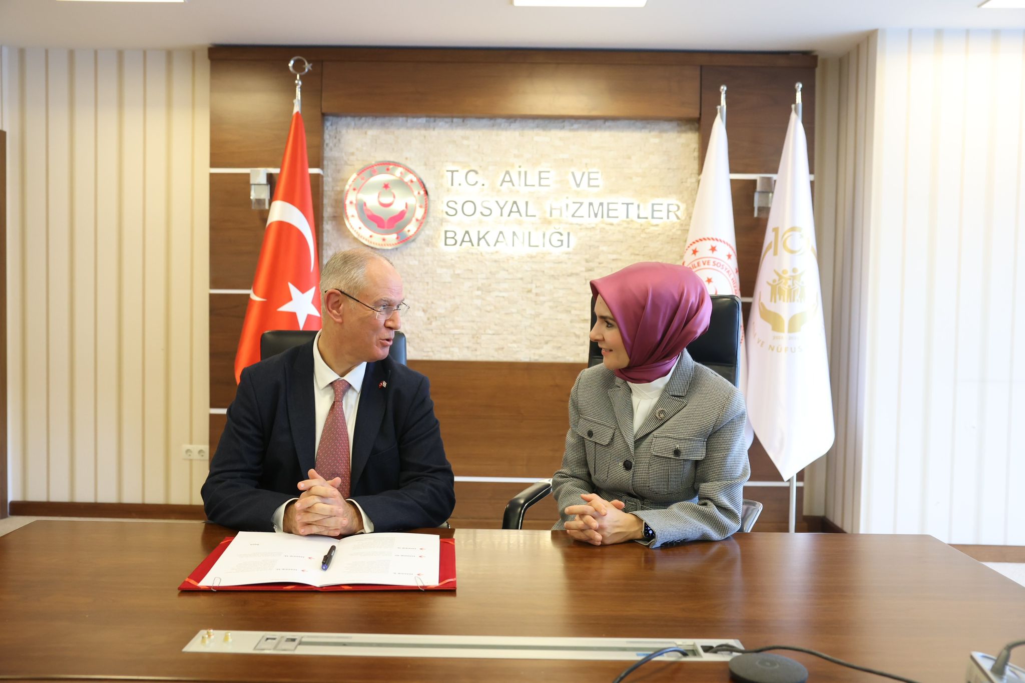 Hasipoğlu, Dijital Dünyada Çocuk Hakları Sözleşmesi'ni imzaladı