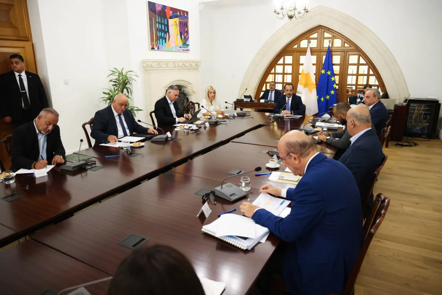 Rum siyasi partileri, Hristodulidis ve hükümeti eleştirdi