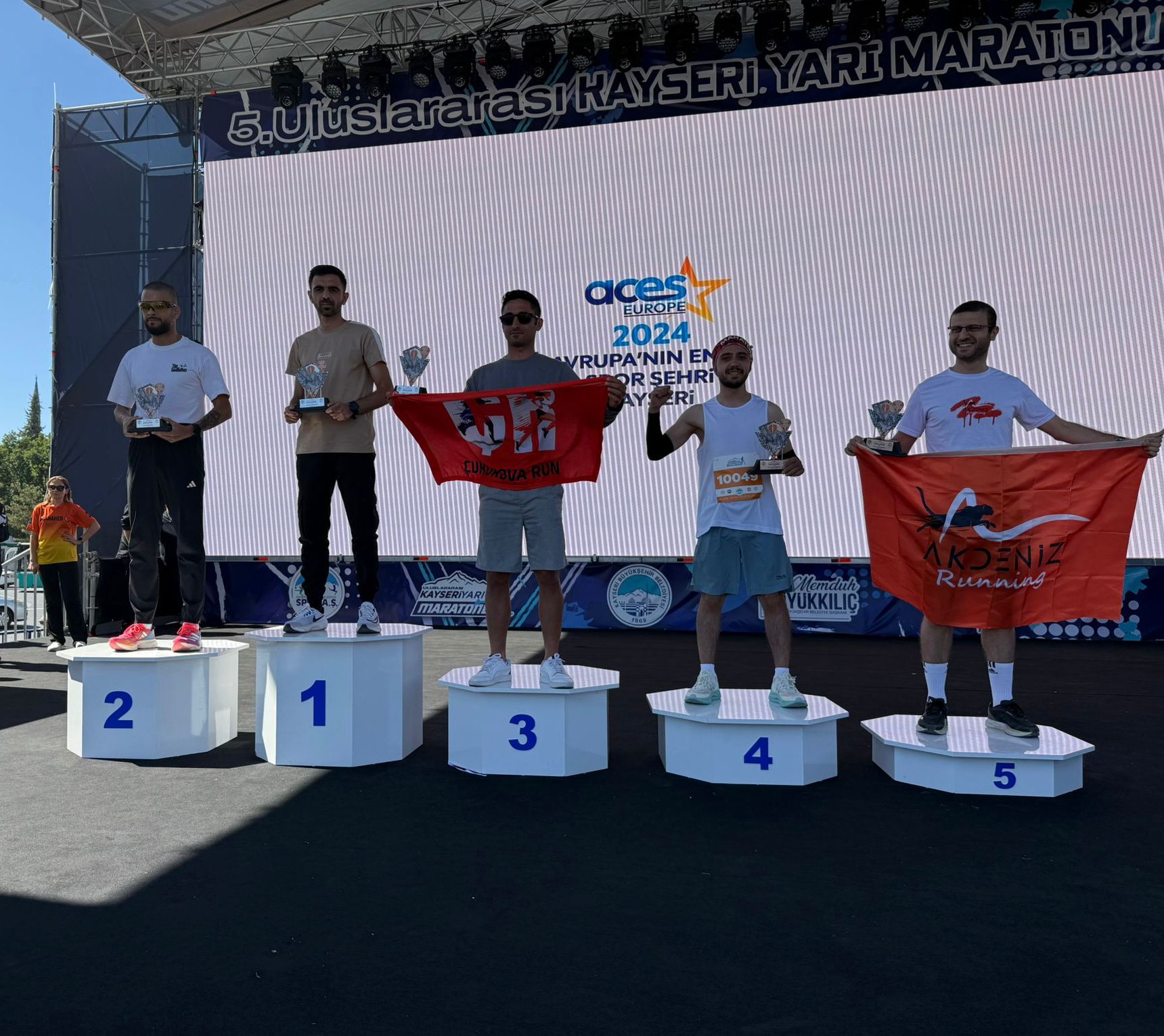 Atletlerimiz Hakan Tazegül, Cemal İneci, Ersan Çoker kürsüde