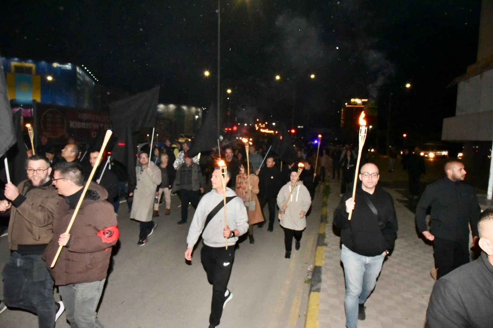 Sendikalar “Yolsuzluğa, Yoksulluğa ve Yok Oluşa Hayır” sloganıyla yürüdü