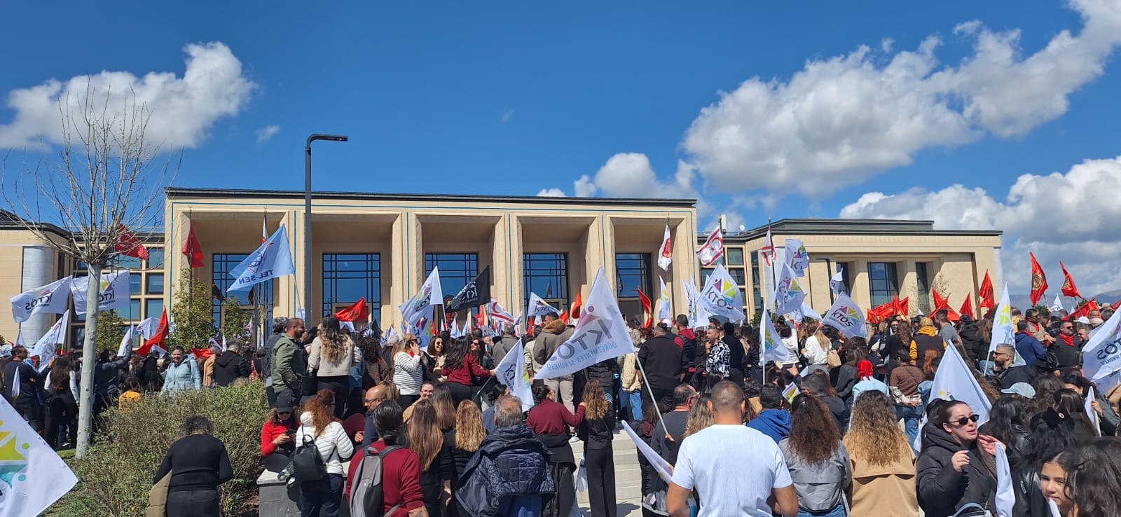 Hükümet ile sendikalar görüşüyor