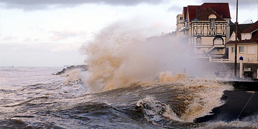 Fransa’yı Goretti Fırtınası vurdu: 380 bin hane elektriksiz kaldı