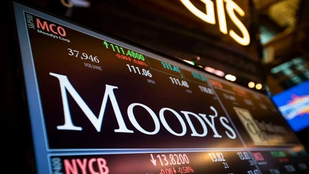 Moody's, Fransa'nın kredi notu görünümünü negatife çevirdi