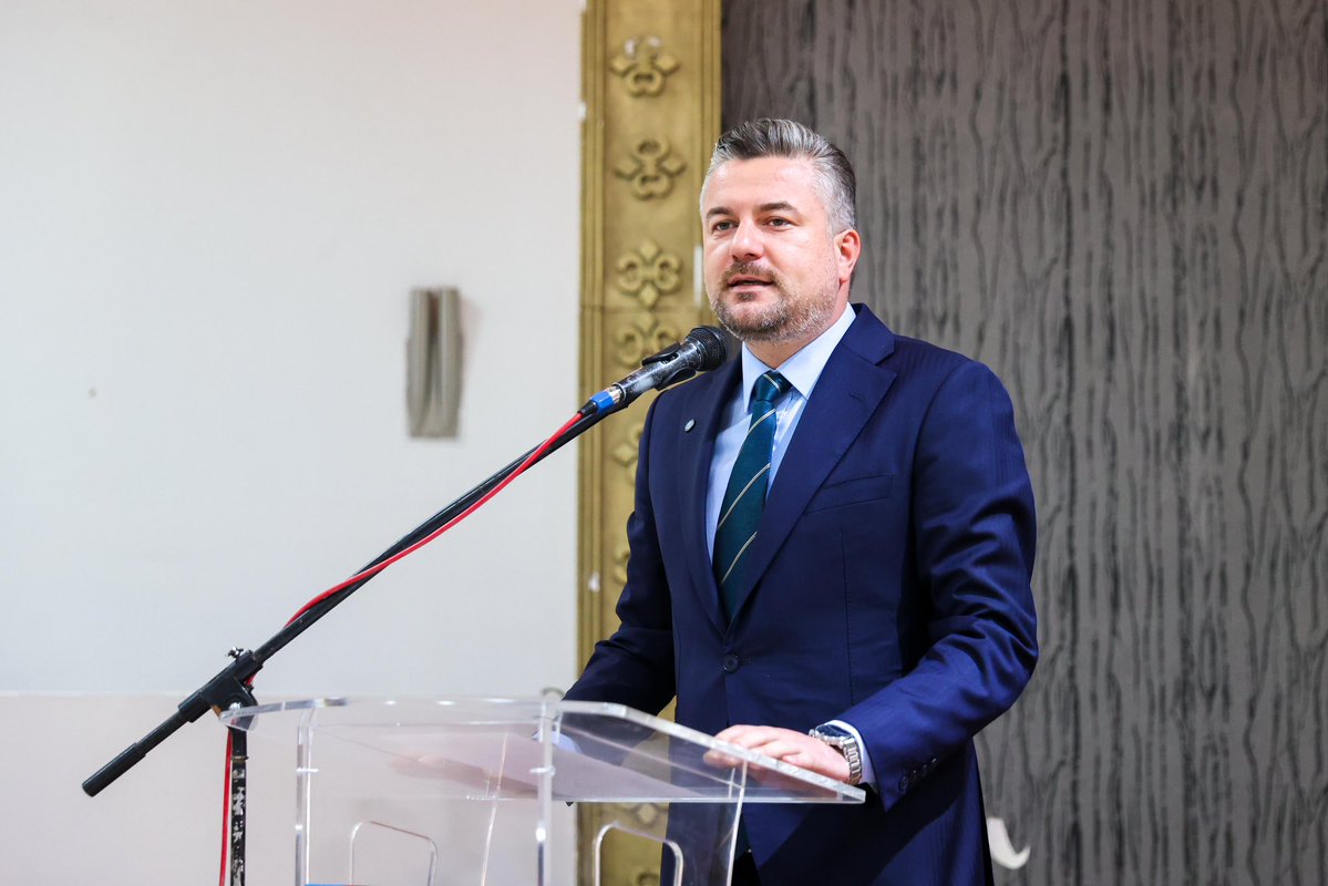İzmir'de Buca Belediye Başkanı Görkem Duman gözaltına alındı