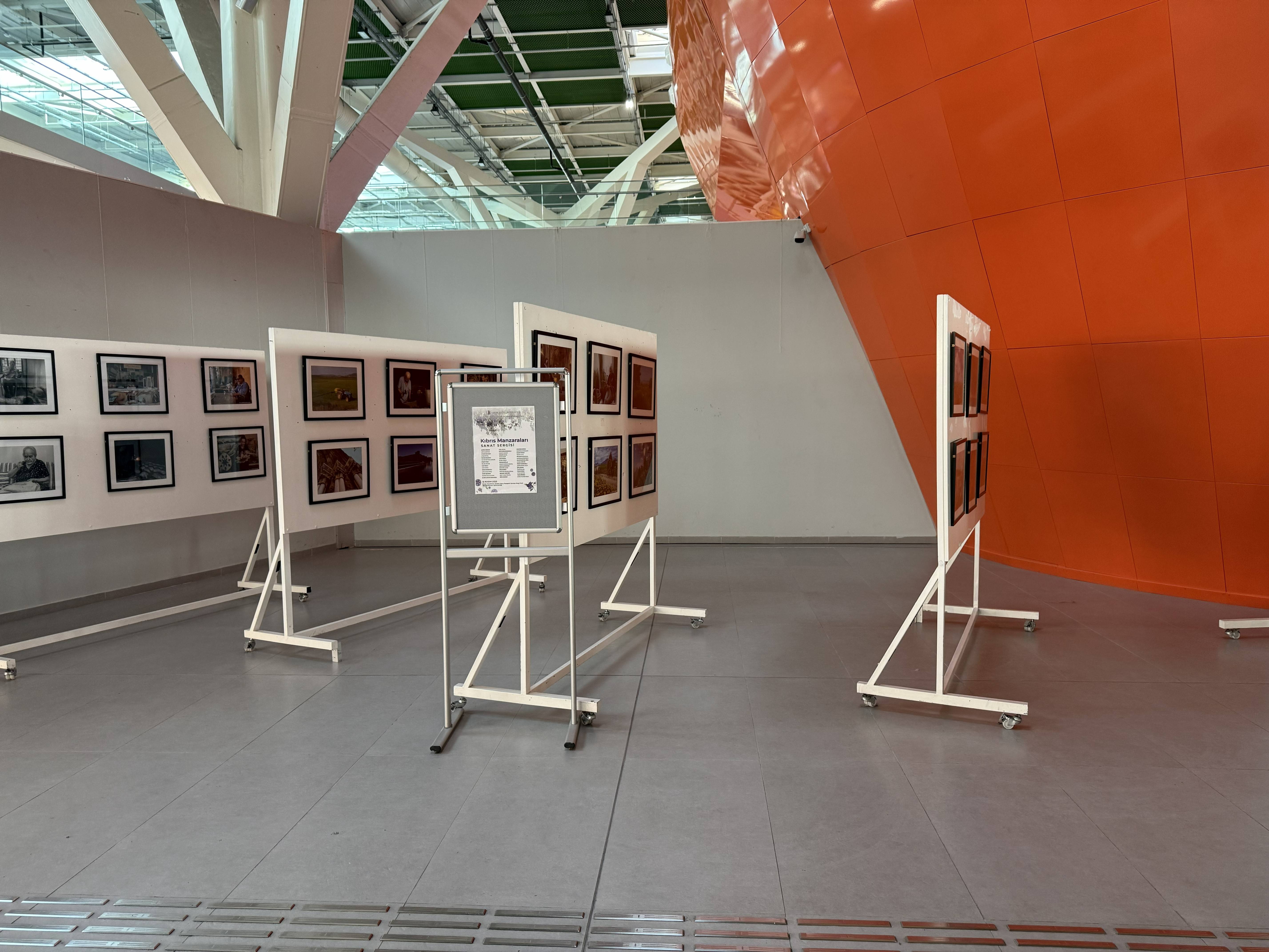 “Kıbrıs Manzaraları” Sanat Sergisi Ercan Havalimanı’nda açıldı