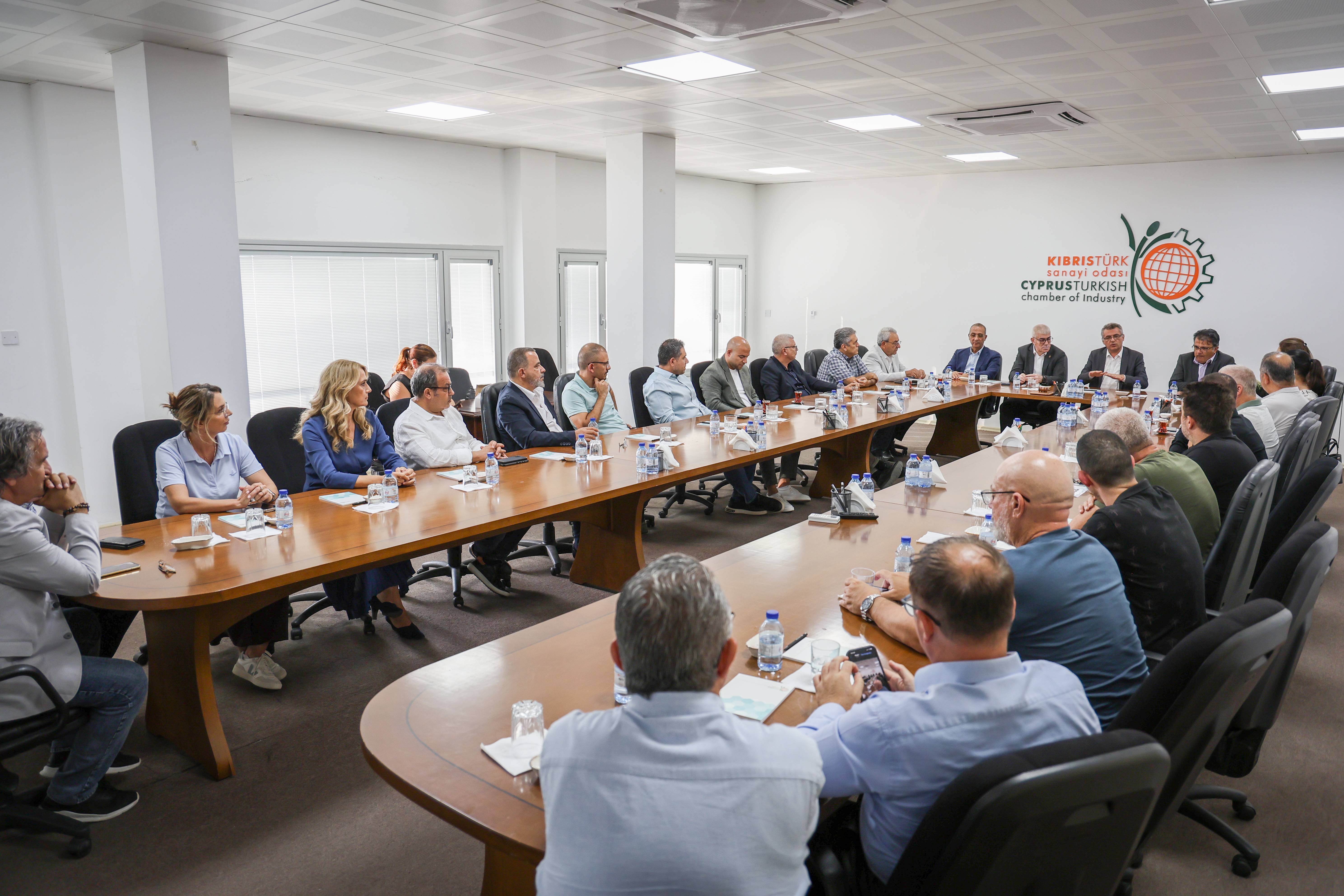 Erhürman, Sanayi Odası üyeleriyle buluştu