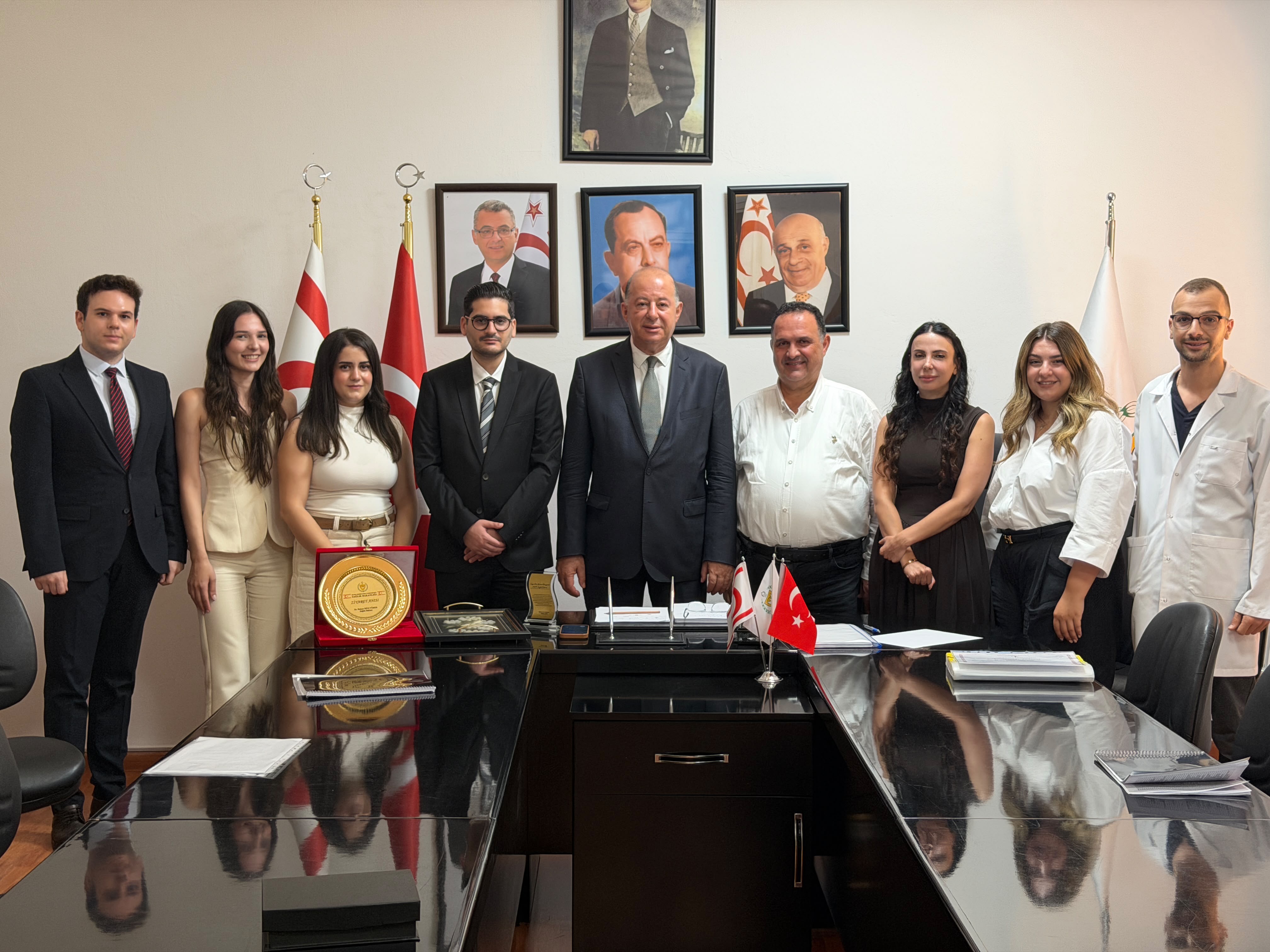 Dinçyürek: Genç hekimlerin haklı mücadelesinin yanındayız