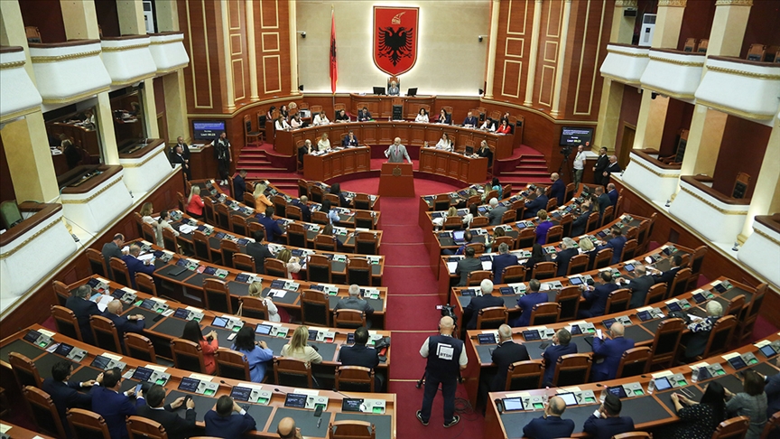 Arnavutluk'ta yapay zekadan bakan...